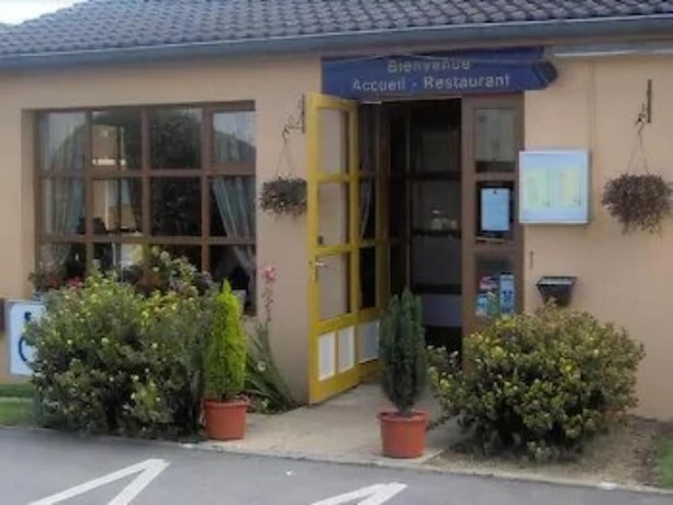 Imagen general del Hotel H&ocirc;tel Grill Le Coudray-montceaux. Foto 3