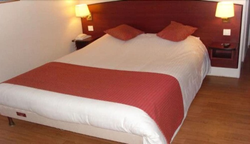 Imagen de la habitación del Hotel H&ocirc;tel Grill Le Coudray-montceaux. Foto 14