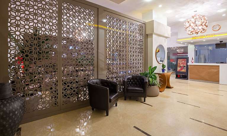 Imagen de los interiores del Hotel H&ocirc;tel Hadil. Foto 11