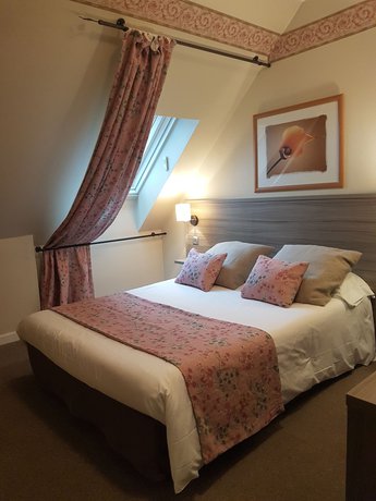 Imagen de la habitación del Hotel H&ocirc;tel Henri IV, COUTRAS. Foto 9