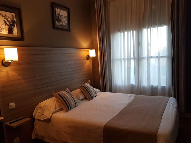 Imagen de la habitación del Hotel H&ocirc;tel Henri IV, COUTRAS. Foto 15