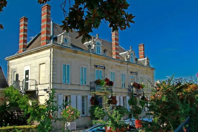 Imagen general del Hotel Hôtel Henri IV, COUTRAS. Foto 1