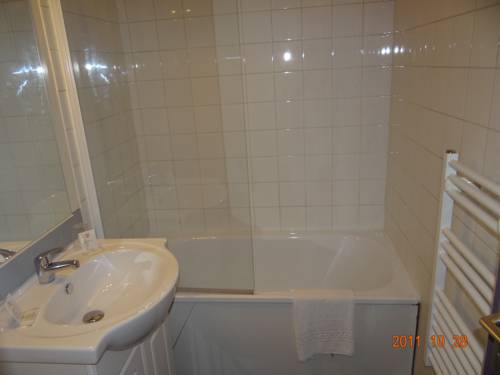 Imagen de la habitación del Hotel H&ocirc;tel Hermance. Foto 8