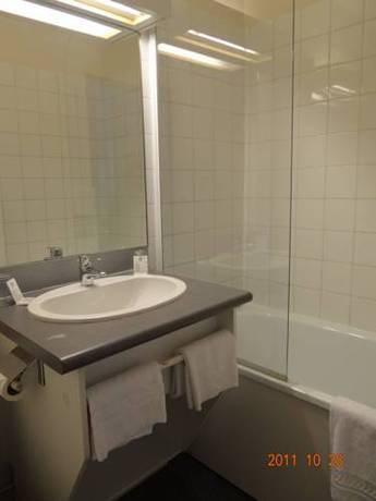 Imagen de la habitación del Hotel H&ocirc;tel Hermance. Foto 13