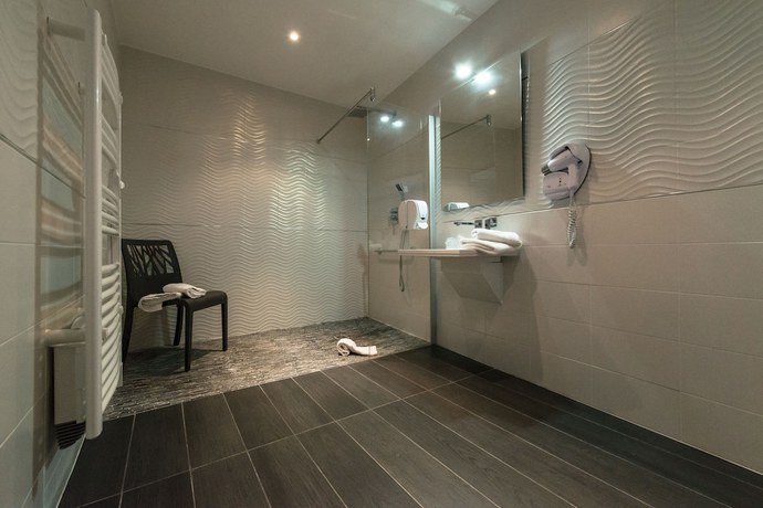 Imagen de la habitación del Hotel H&ocirc;tel Holidays and Work. Foto 13