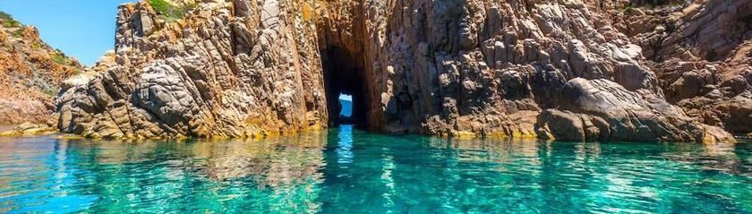 Imagen de la piscina del Hotel H&ocirc;tel Id&eacute;al. Foto 18