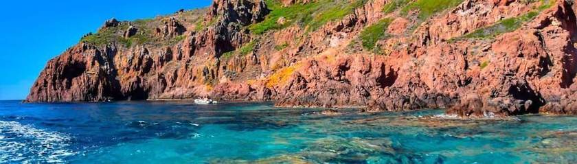 Imagen de la piscina del Hotel H&ocirc;tel Id&eacute;al. Foto 20