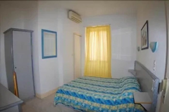 Imagen de la habitación del Hotel H&ocirc;tel Id&eacute;al, Ota. Foto 8