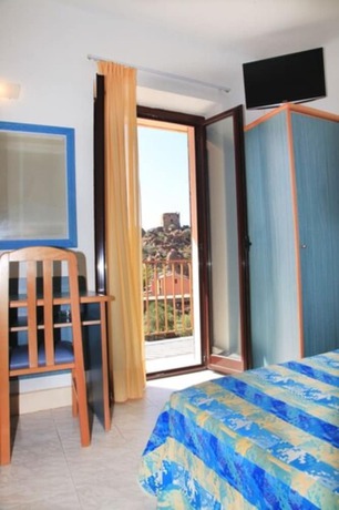 Imagen de la habitación del Hotel H&ocirc;tel Id&eacute;al, Ota. Foto 9