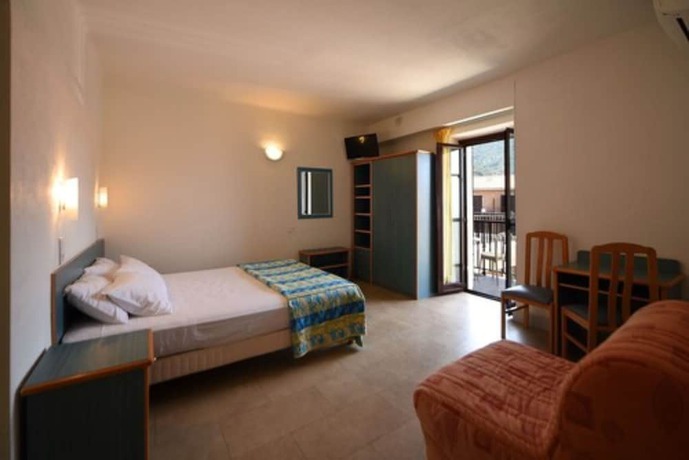 Imagen de la habitación del Hotel H&ocirc;tel Id&eacute;al, Ota. Foto 11