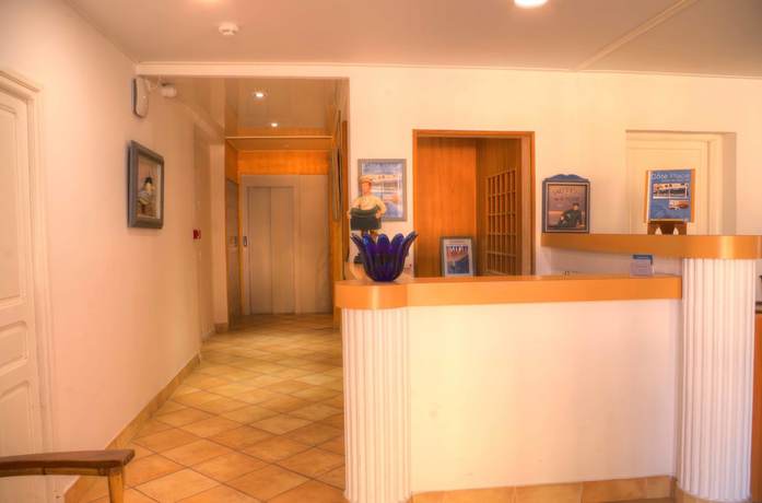 Imagen de los interiores del Hotel H&ocirc;tel Id&eacute;al, Ota. Foto 17