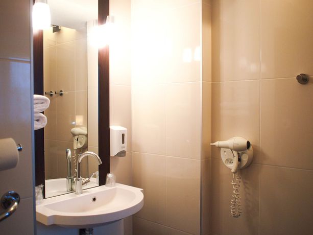 Imagen de la habitación del Hotel H&ocirc;tel Inn Design Alencon Resto Novo. Foto 15