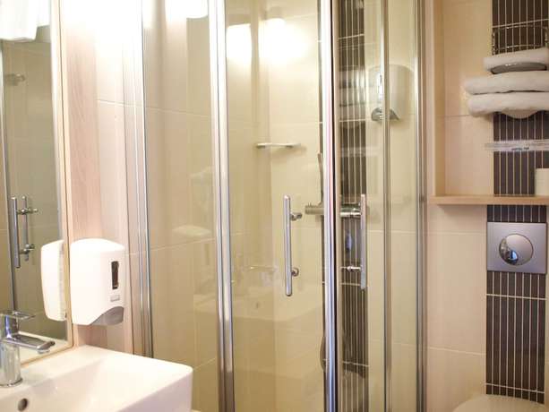 Imagen de la habitación del Hotel H&ocirc;tel Inn Design Vannes Resto Novo. Foto 11