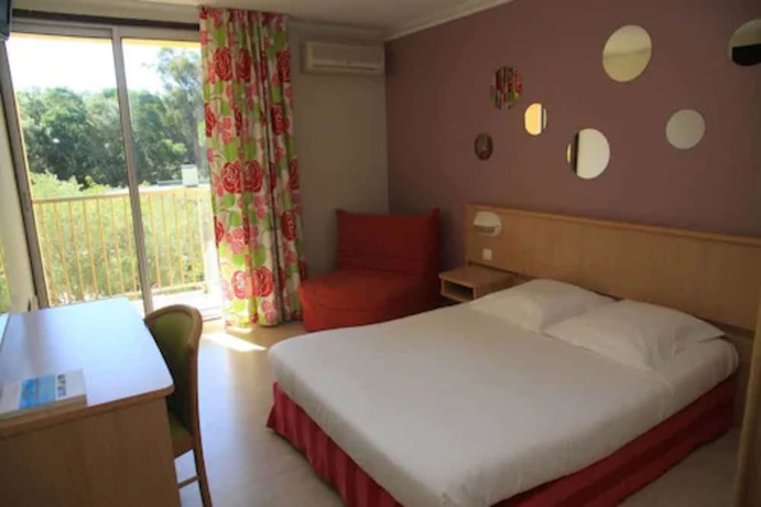 Imagen de la habitación del Hotel H&ocirc;tel Isola. Foto 4