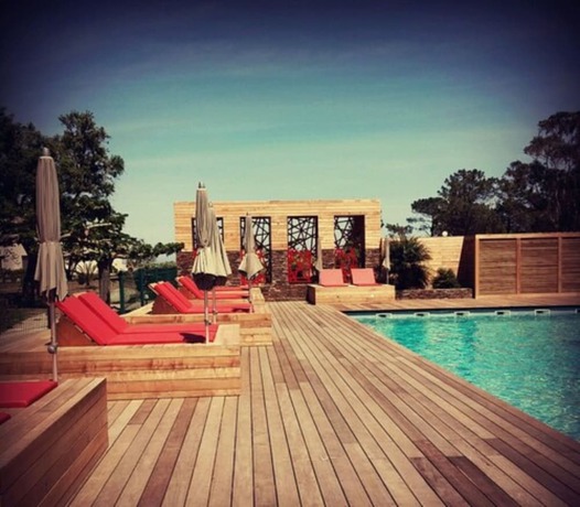 Imagen de la piscina del Hotel H&ocirc;tel Isola. Foto 16
