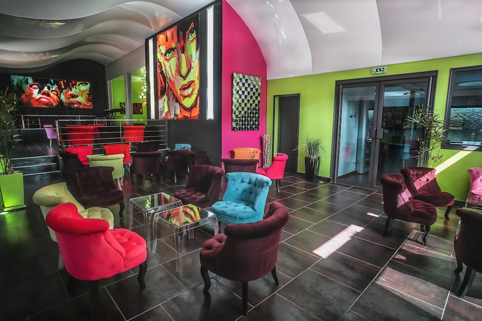 Imagen de los interiores del Hotel H&ocirc;tel Isola. Foto 12