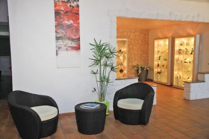 Imagen de los interiores del Hotel H&ocirc;tel Isola. Foto 13