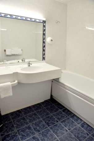Imagen de la habitación del Hotel H&ocirc;tel Isola. Foto 6