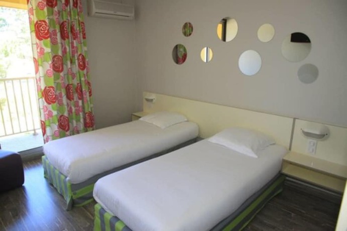 Imagen de la habitación del Hotel H&ocirc;tel Isola. Foto 7
