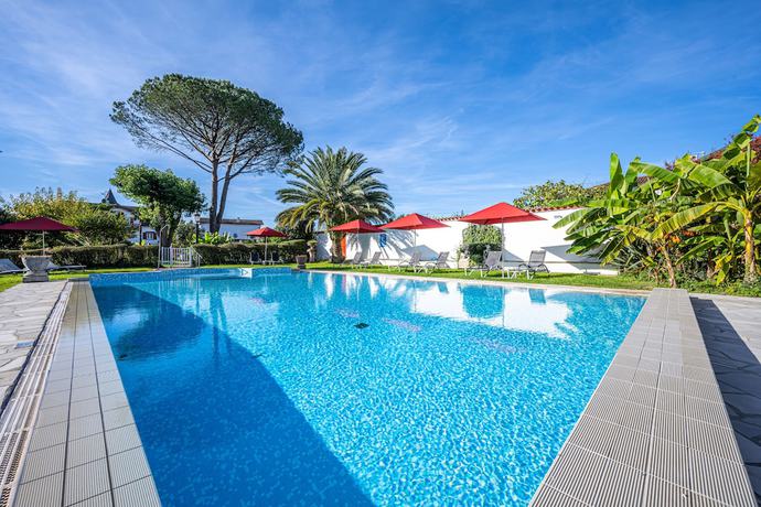 Imagen de la piscina del Hotel Hôtel Ithurria. Foto 20