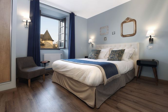 Imagen de la habitación del Hotel H&ocirc;tel Joyet de Maubec. Foto 3