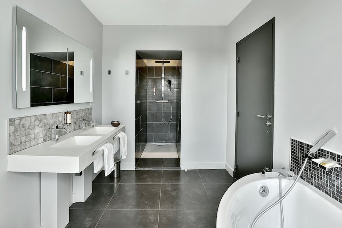 Imagen de la habitación del Hotel H&ocirc;tel Joyet de Maubec. Foto 6