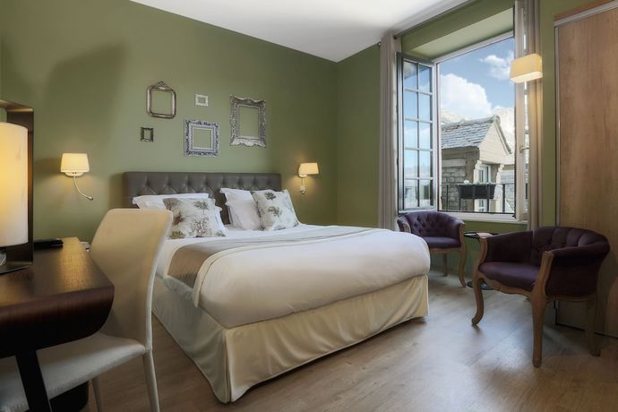 Imagen de la habitación del Hotel H&ocirc;tel Joyet de Maubec. Foto 10
