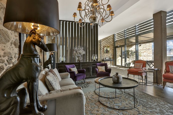 Imagen de los interiores del Hotel H&ocirc;tel Joyet de Maubec. Foto 13