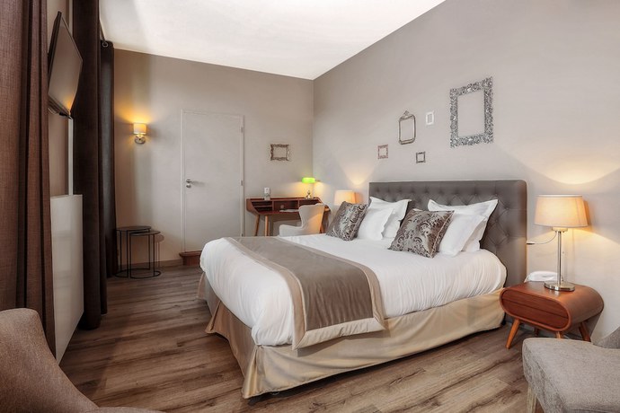 Imagen de la habitación del Hotel H&ocirc;tel Joyet de Maubec. Foto 12