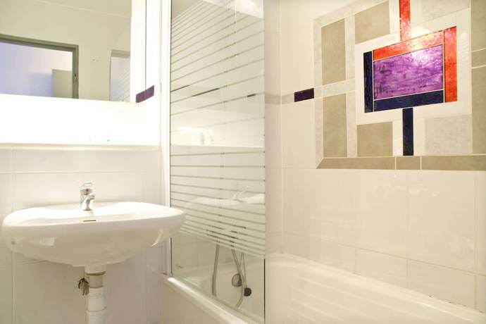 Imagen de la habitación del Hotel H&ocirc;tel Kyriad Martigues Sud. Foto 16