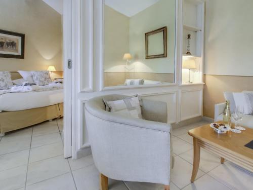 Imagen de la habitación del Hotel H&ocirc;tel L\' Estelle en Camargue. Foto 6