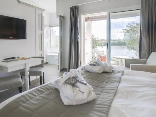 Imagen de la habitación del Hotel H&ocirc;tel L\' Estelle en Camargue. Foto 7