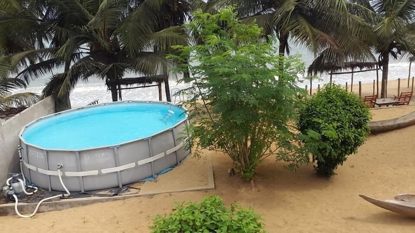 Imagen de la piscina del Hotel H&ocirc;tel LA FLOTTE. Foto 18