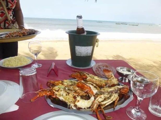 Imagen del bar/restaurante del Hotel H&ocirc;tel LA FLOTTE. Foto 6