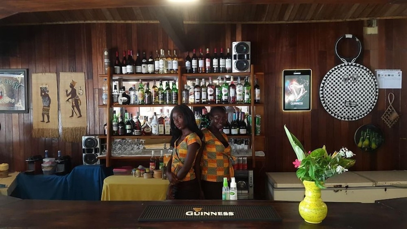 Imagen del bar/restaurante del Hotel H&ocirc;tel LA FLOTTE. Foto 7