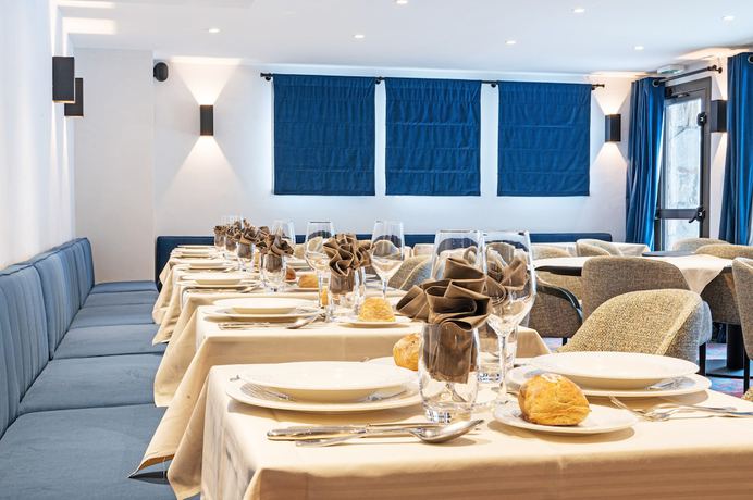Imagen del bar/restaurante del Hotel H&ocirc;tel L'Aigle du Montana by Les Etincelles. Foto 2