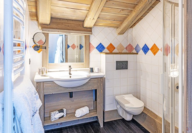 Imagen de la habitación del Hotel H&ocirc;tel L'Aigle du Montana by Les Etincelles. Foto 5