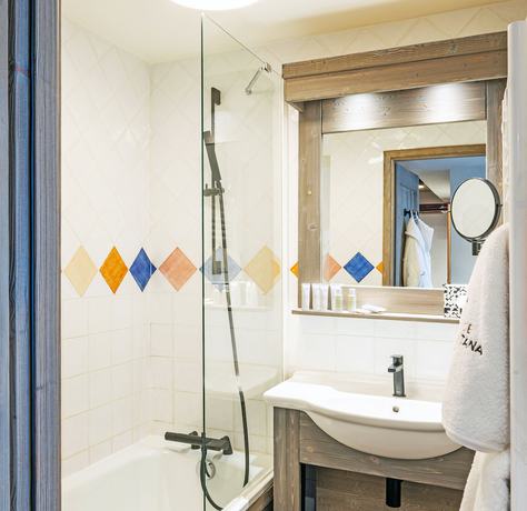 Imagen de la habitación del Hotel H&ocirc;tel L'Aigle du Montana by Les Etincelles. Foto 7