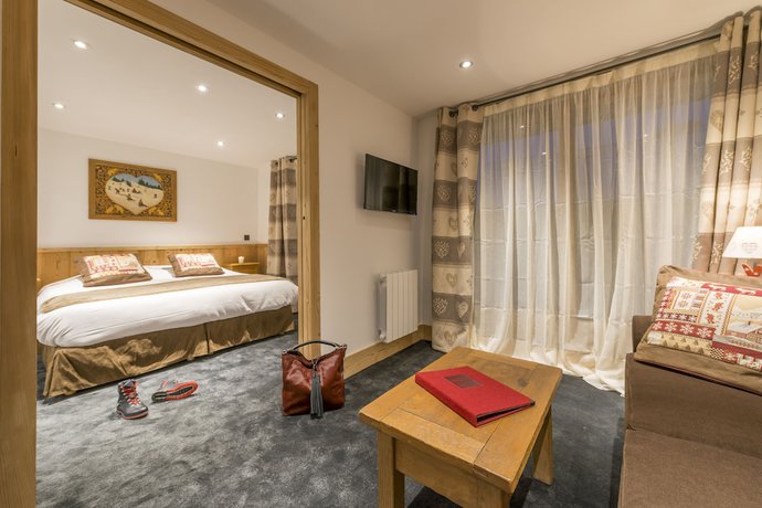 Imagen de la habitación del Hotel H&ocirc;tel L\'Eterlou. Foto 11