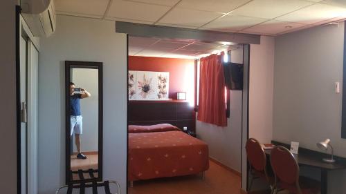 Imagen de la habitación del Hotel Hôtel L\'Hacienda. Foto 5