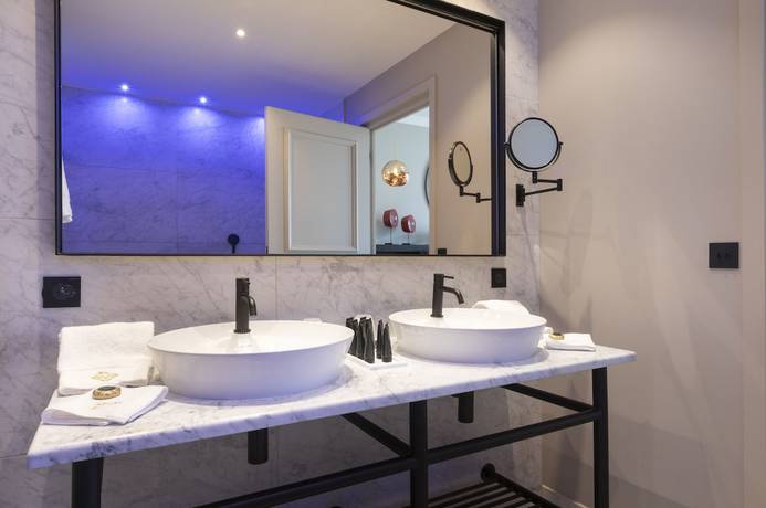 Imagen de la habitación del Hotel H&ocirc;tel L'Incomparable by Les Etincelles. Foto 11
