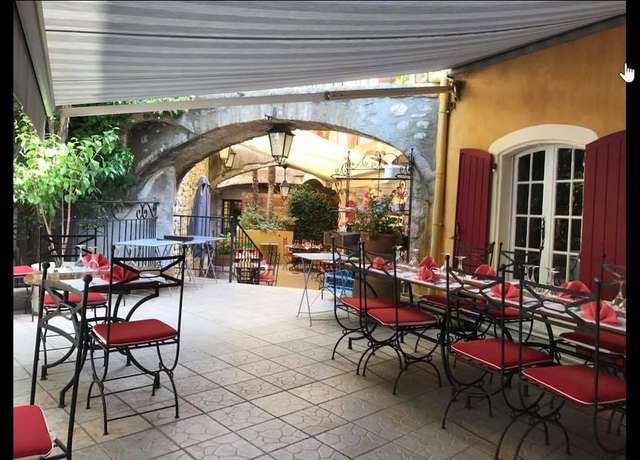 Imagen del bar/restaurante del Hotel H&ocirc;tel L\'Oronge. Foto 6