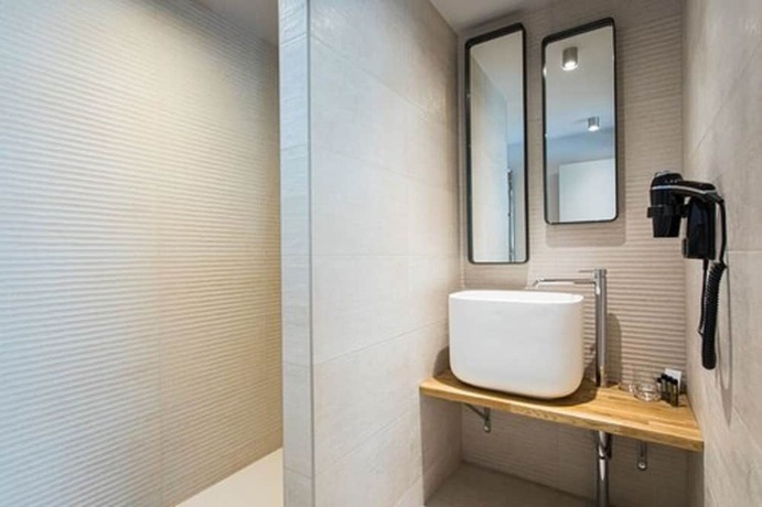 Imagen de la habitación del Hotel H&ocirc;tel L\'Ouvr&eacute;e Restaurant le 428. Foto 6