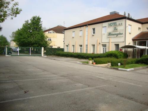 Imagen general del Hotel H&ocirc;tel La B&eacute;rang&egrave;re, Perouges. Foto 4
