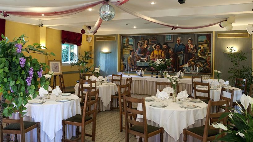 Imagen del bar/restaurante del Hotel H&ocirc;tel La Bombardi&egrave;re. Foto 5