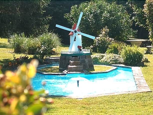 Imagen de la piscina del Hotel H&ocirc;tel La Bombardi&egrave;re. Foto 20
