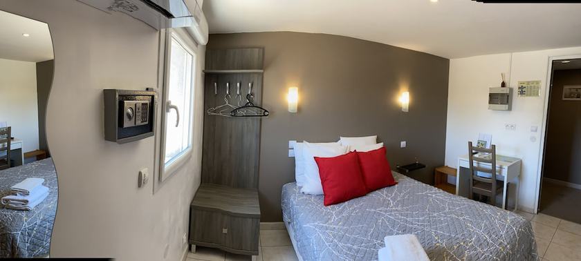 Imagen de la habitación del Hotel H&ocirc;tel La Chaumi&egrave;re, Marseillan. Foto 2