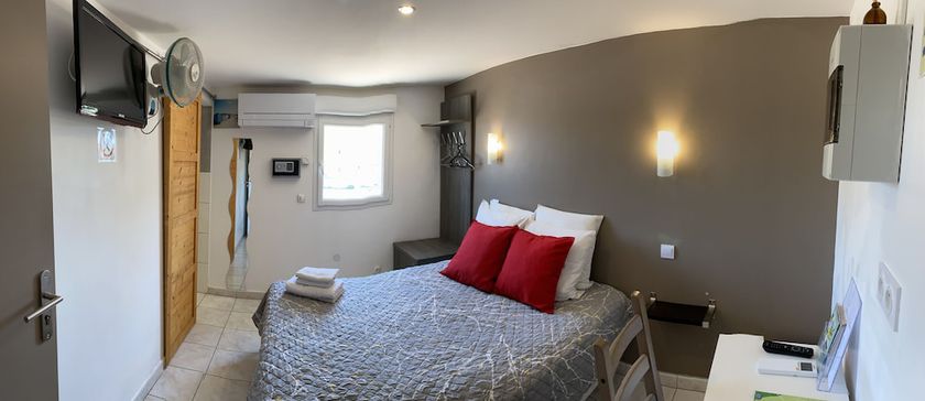 Imagen de la habitación del Hotel H&ocirc;tel La Chaumi&egrave;re, Marseillan. Foto 4