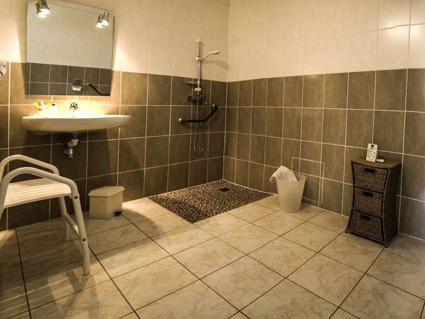 Imagen de la habitación del Hotel H&ocirc;tel La Chaumi&egrave;re, Marseillan. Foto 11