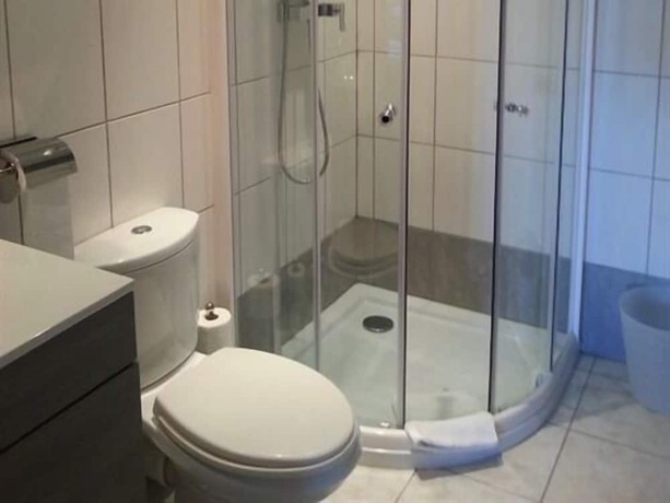 Imagen de la habitación del Hotel H&ocirc;tel La Chaumi&egrave;re, Marseillan. Foto 12